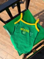 Regata verde com viés amarelo